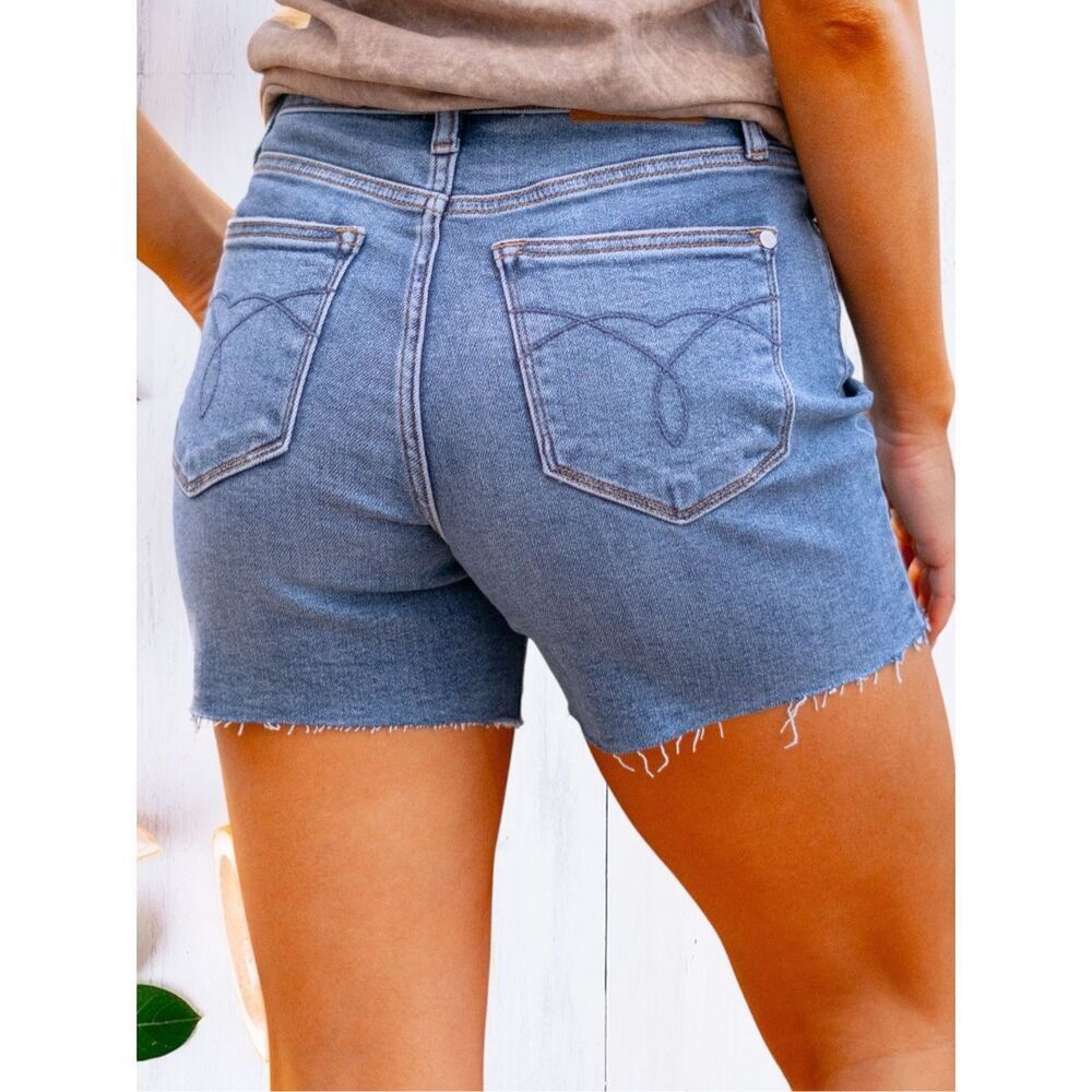 Judy Blue High Rise Denim Shorts Medium Wash Raw Hem Stretch Fit NWT - Picture 4 of 13